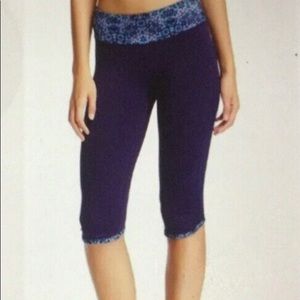 ~NWT~Fabletics -Pre-Black Friday Sale!Rio Run Capri - Blue Pant - SZ S -$59.